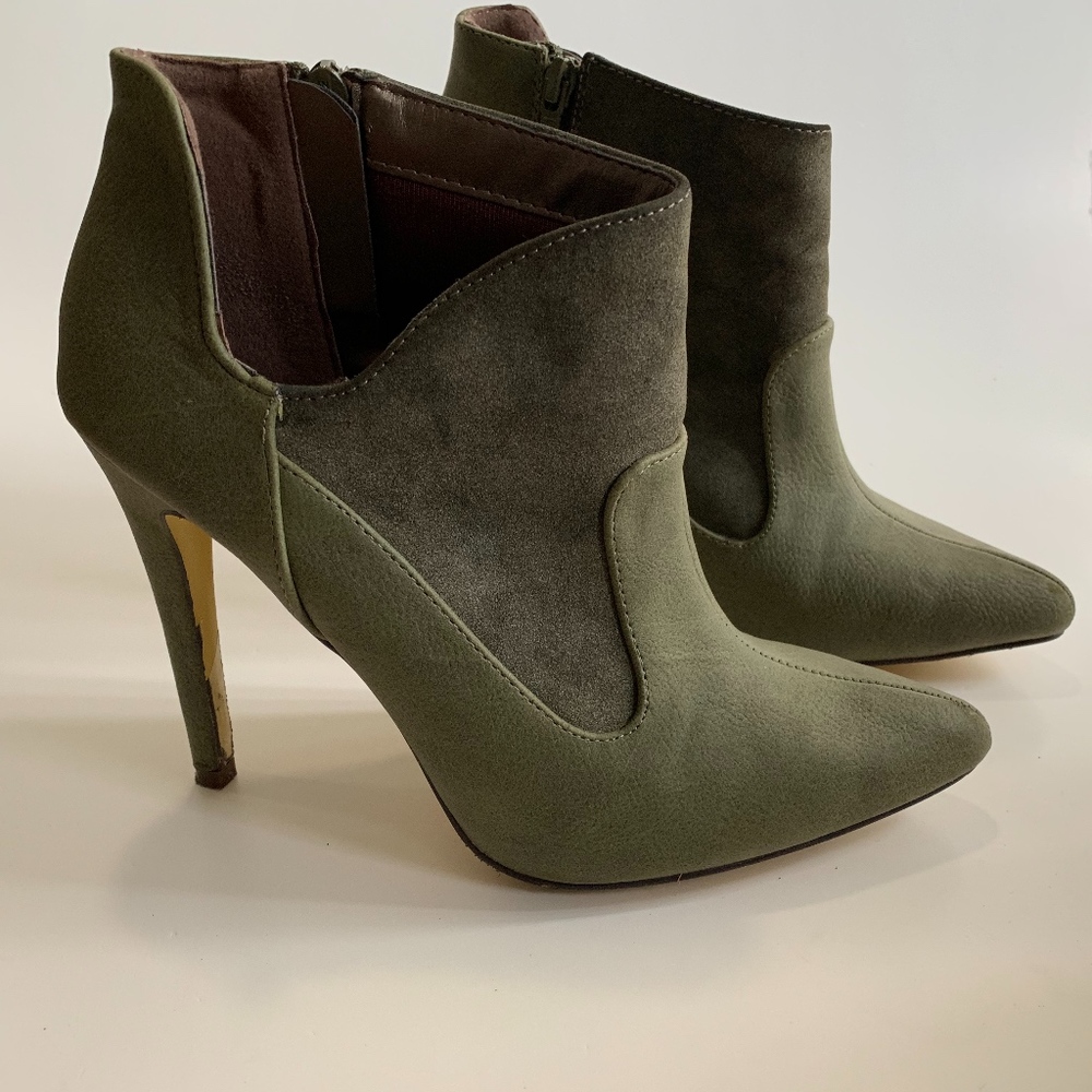 Michael Antonio Green Faux Suede Heel Boot Size 9